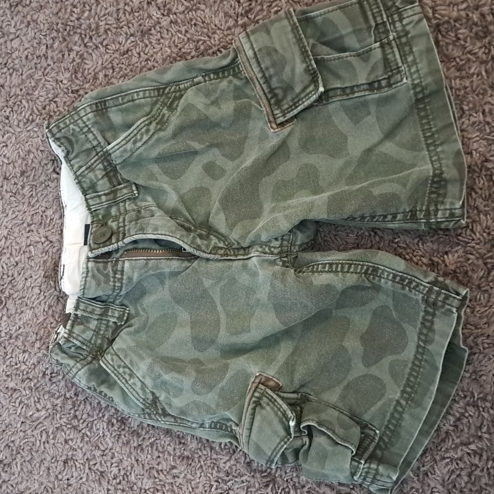 Baby GAP fatigue cargo shorts good condition